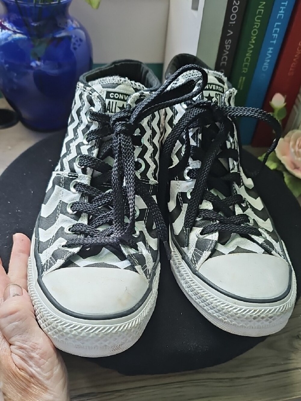 Women's Converse Black and White Zigzag High-Tops Size 10 - Picture 6 of 6